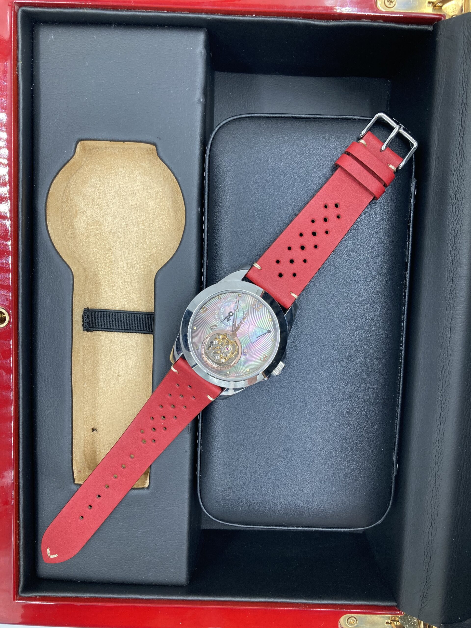 Vintage Flat Rally Barenia Leather Watch Strap in Barn Red